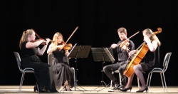 FILMOVÉ A MUZIKÁLOVÉ MELODIE S ESFERAS KVARTETEM